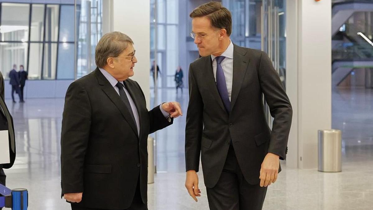 hurezeanu-rutte_55422800