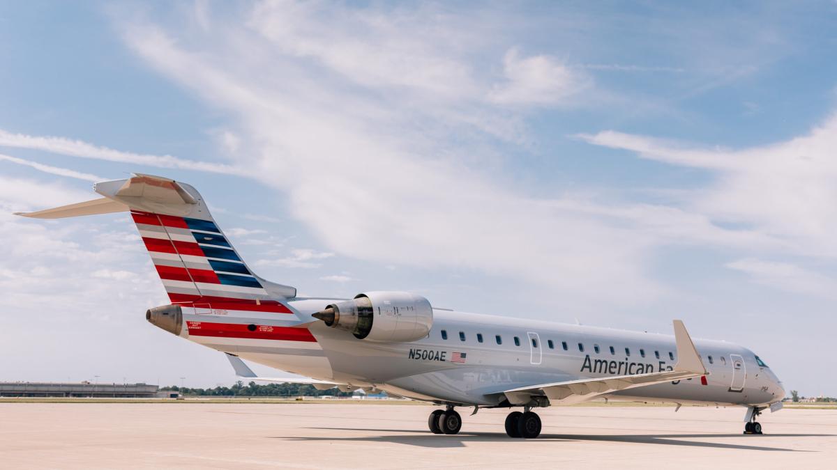 În timp ce ateriza, un avion de linie s-a ciocnit cu un elicopter militar UH-60 Black Hawk la Washington. Avionul s-a prăbușit în râul Potomac / Mobilizare a autorităților americane