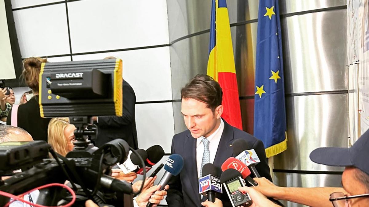 sebastian-burduja_66215500