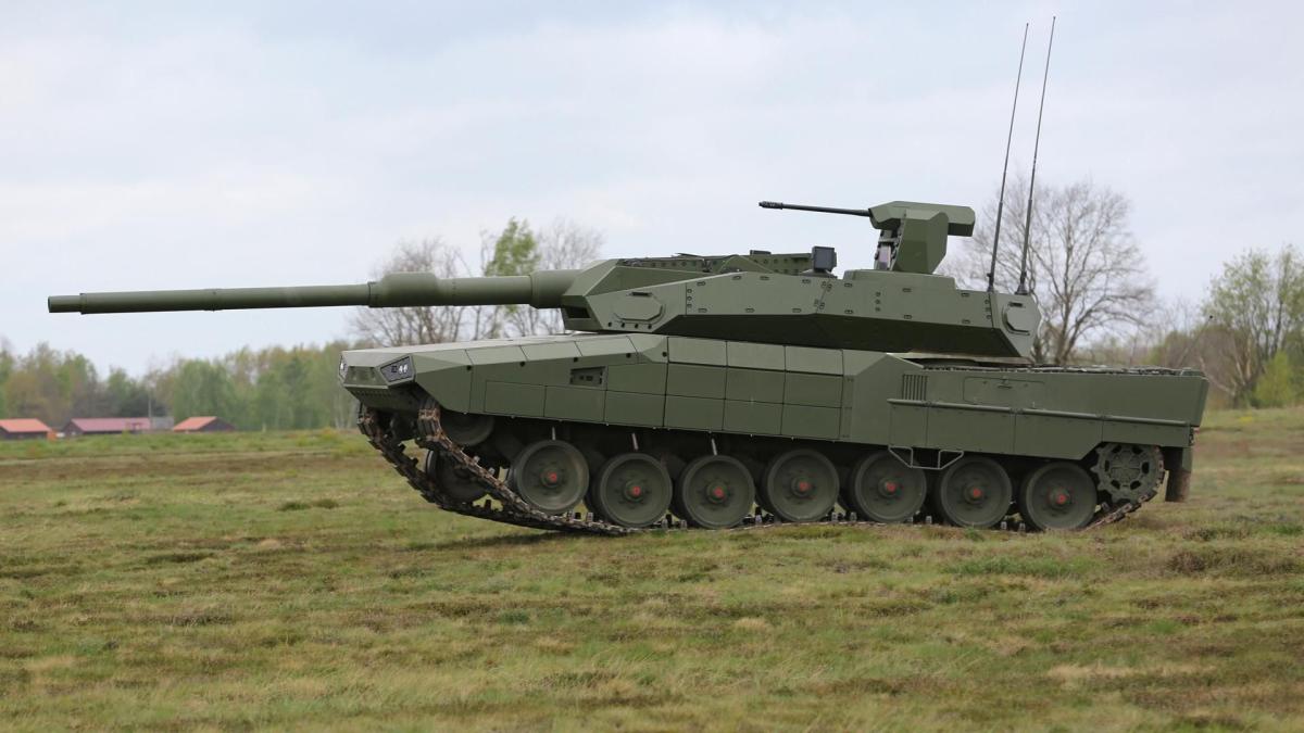Germanii nu vor ca tancurile să aparţină trecutului: KNDS Germania testează Leopard 2 ARC 3.0 ca soluţie de combatere a dronelor pe câmpul de luptă