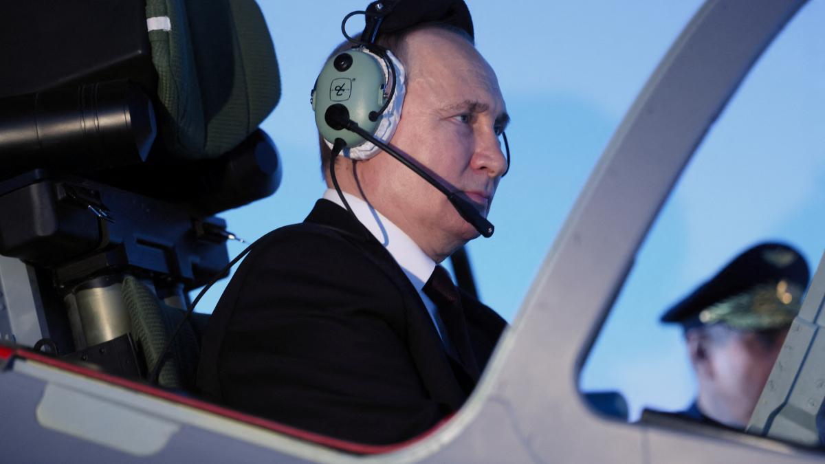 putin-viziteaza-o-scoala-militara-de-aviatie-din-krasnodar-reuters-cumparat_72775700