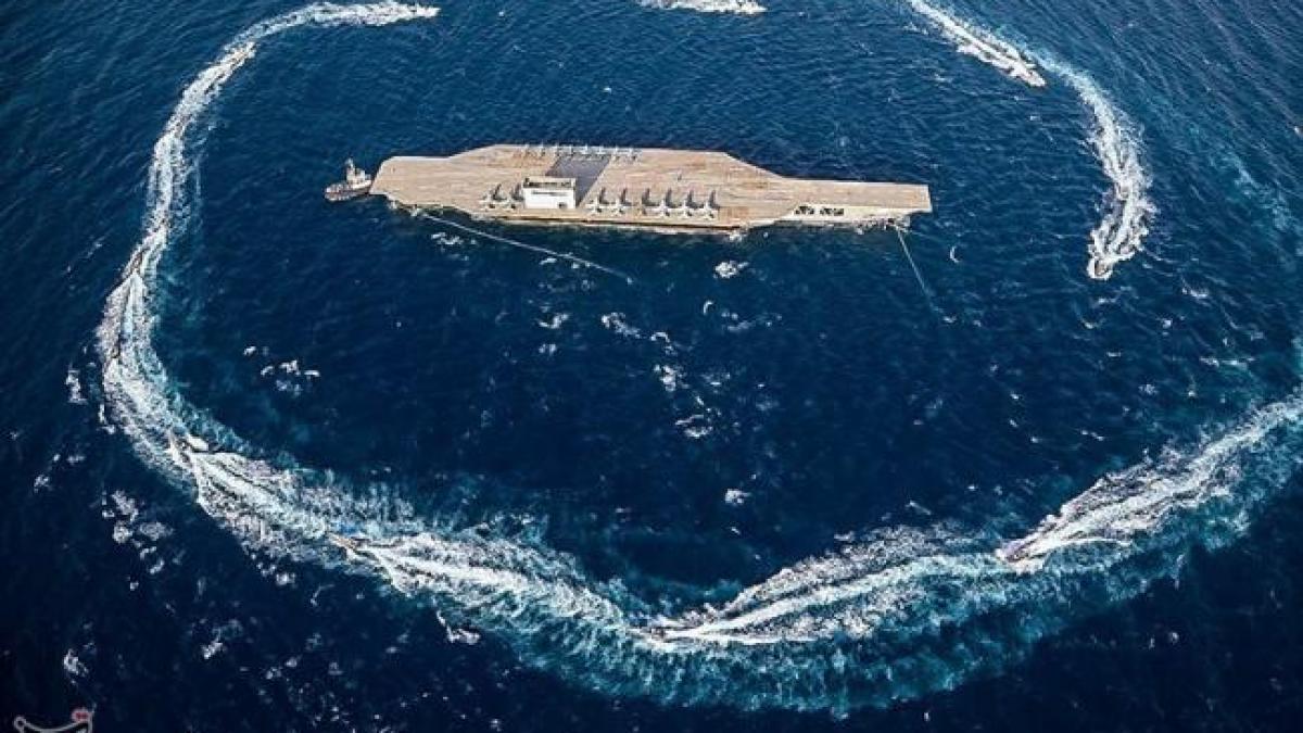 replica_uss_nimitz_iran_22018100