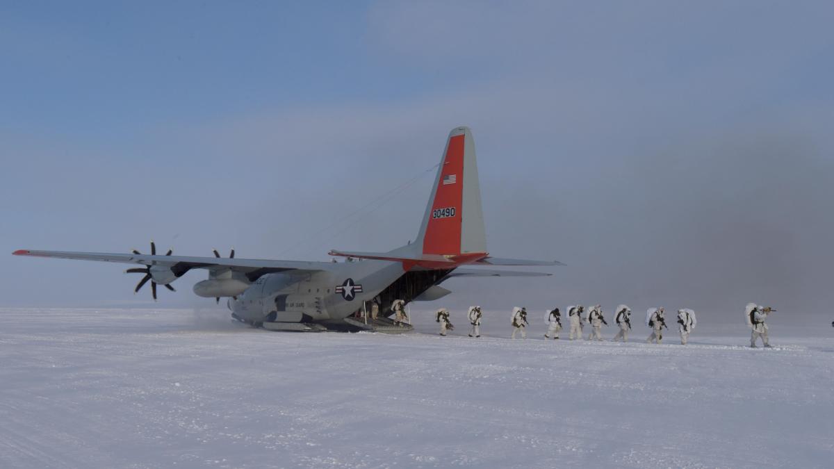 Pregătită să se apere în „bătălia pentru Groenlanda”, Danemarca arată SUA pisica rusă Nord Stream. Ștefan Popescu: În spatele danezilor se află Germania