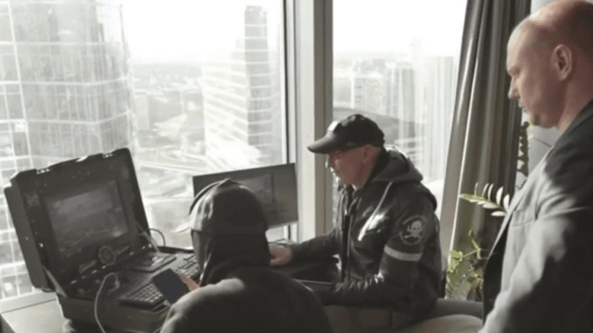 militari-rusi-care-opereaza-drone-fpv-din-centrul-moscovei_41932200