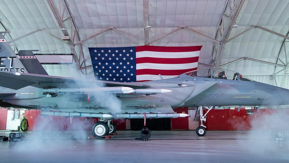 f-15-ex-eagle-ii-echipat-cu-o-bomba-stormbreaker_40003600