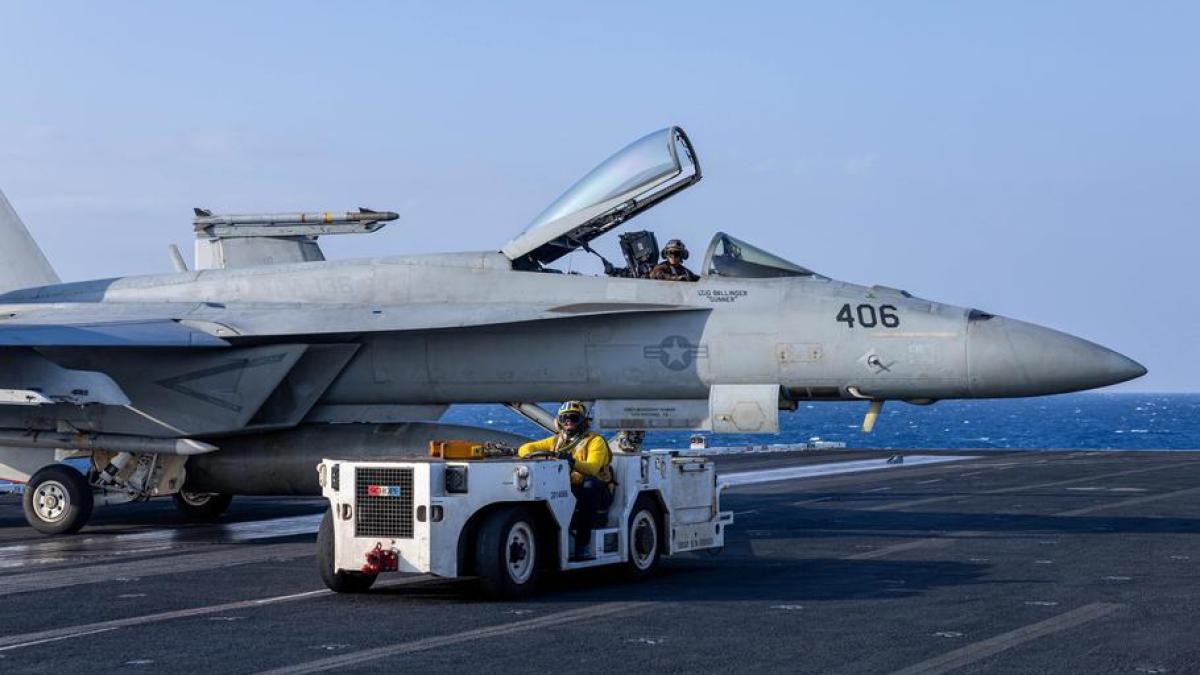 f-18-pe-portavionul-harry-truman_03293500