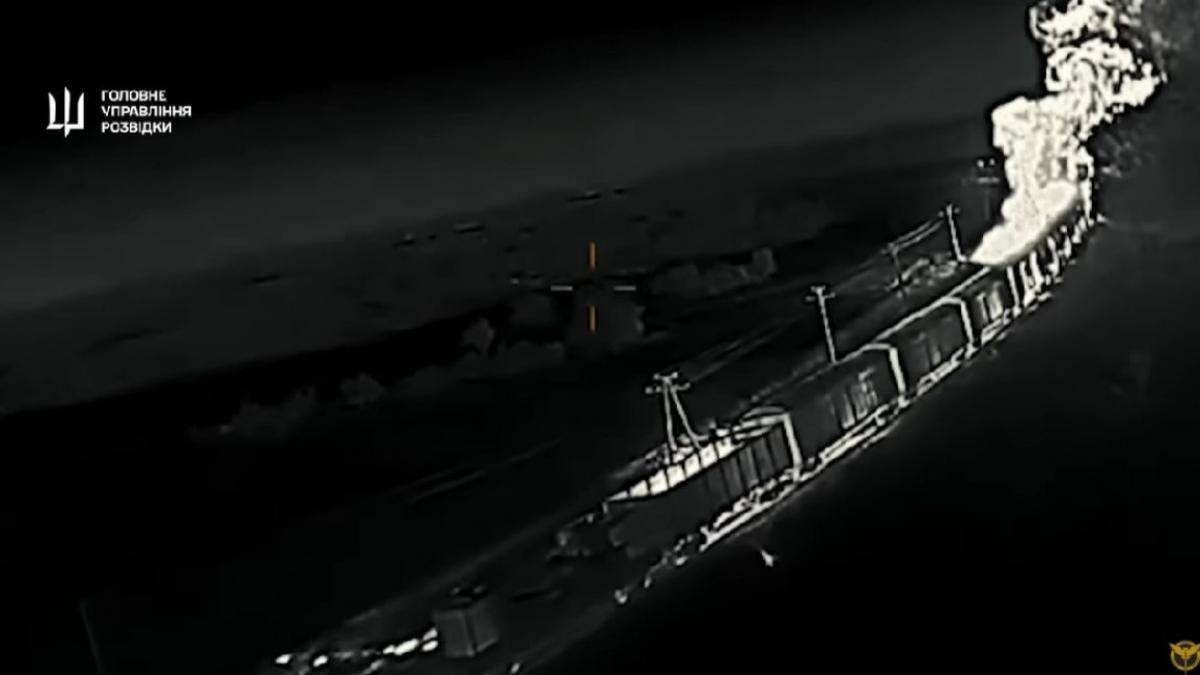 Ucraina loveşte lanţul logistic militar al Rusei (Video): Un tren încărcat cu combustibil distrus în urma unui atac cu dronă