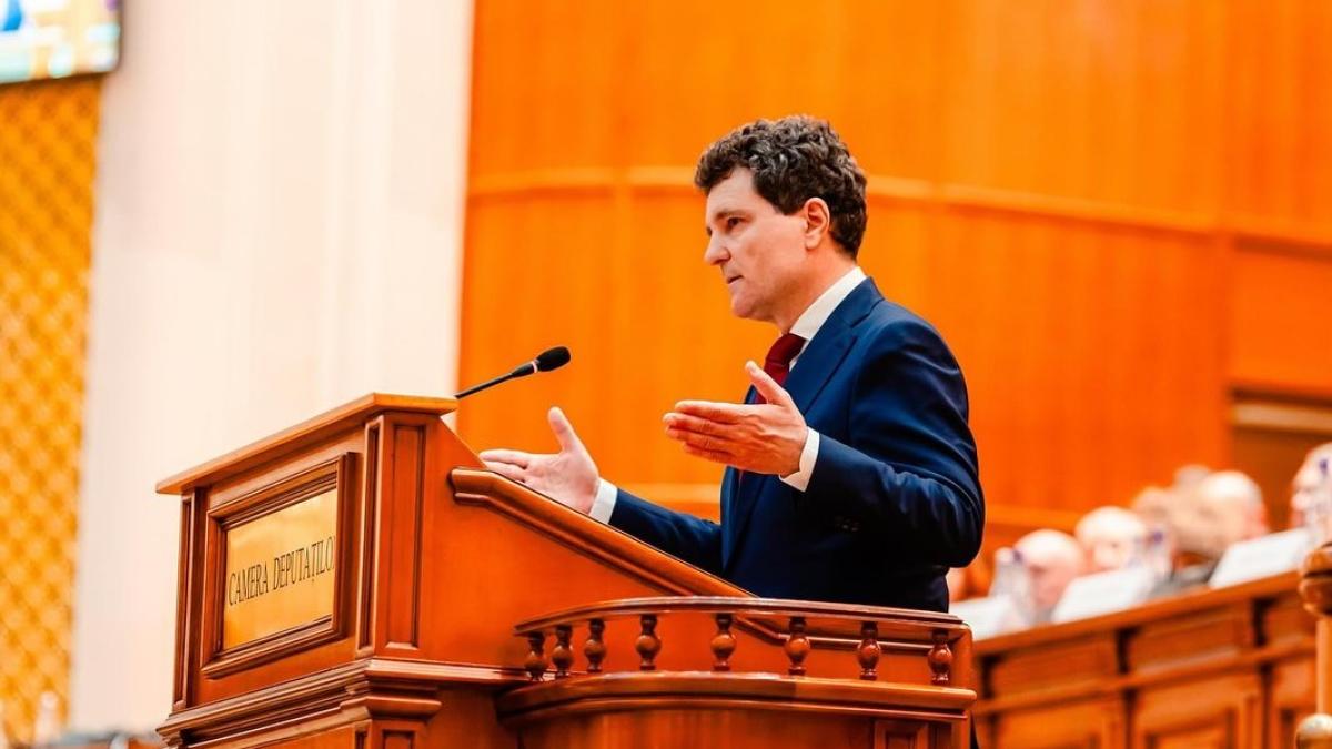 nicusor-dan_00505200