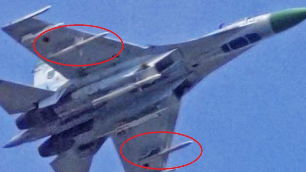 Lovitură de precizie: Avion ucrainean Su-27 folosește rachete HARM împotriva sistemelor rusești Buk/Tor (Video)