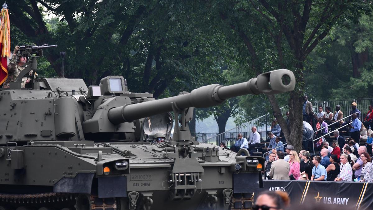 Armata SUA, 250 de ani: O aniversare marcată de parada lui Donald Trump și protestele "No Kings" (Foto/Video)