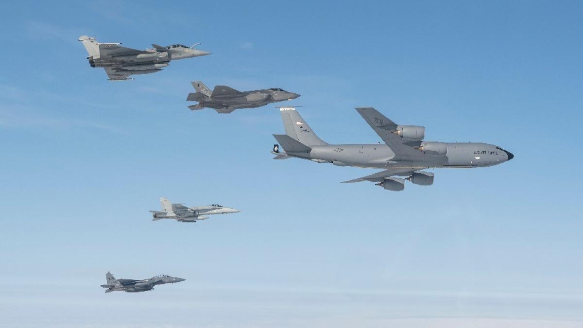 Mesajul  de descurajare al NATO pentru Rusia: Avioane de luptă de au transformat Finlanda în vârful de lance al fancului nordic