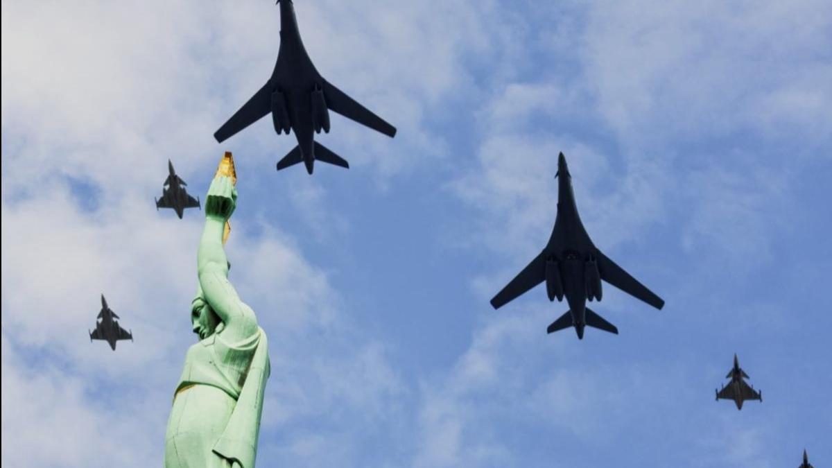 bomber-3-43pfm3_85553700