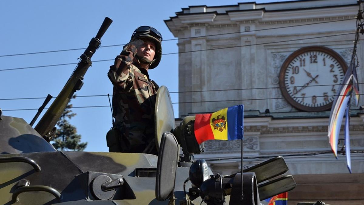 Poate mușca Rusia din R. Moldova cu ajutorul unor marionete de la București? Premierul Bolojan, vizită de reasigurare, la Chișinău