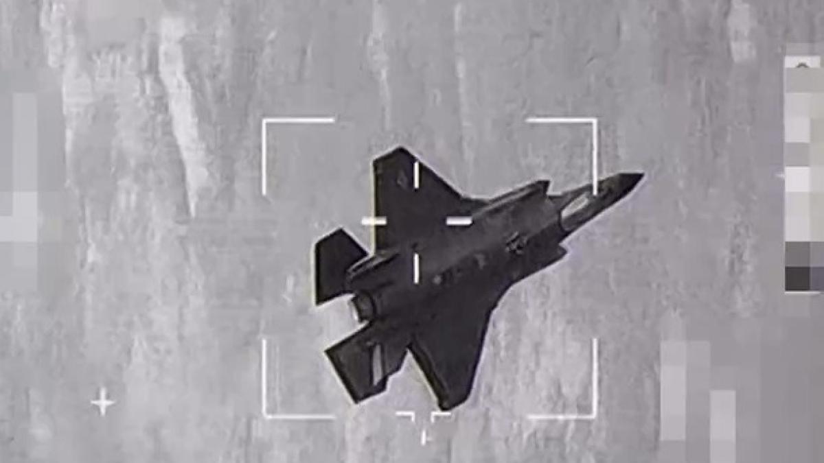 avion-f-35-fixat-de-sistemul-de-ochire-al-unui-avio-rafale_83844900