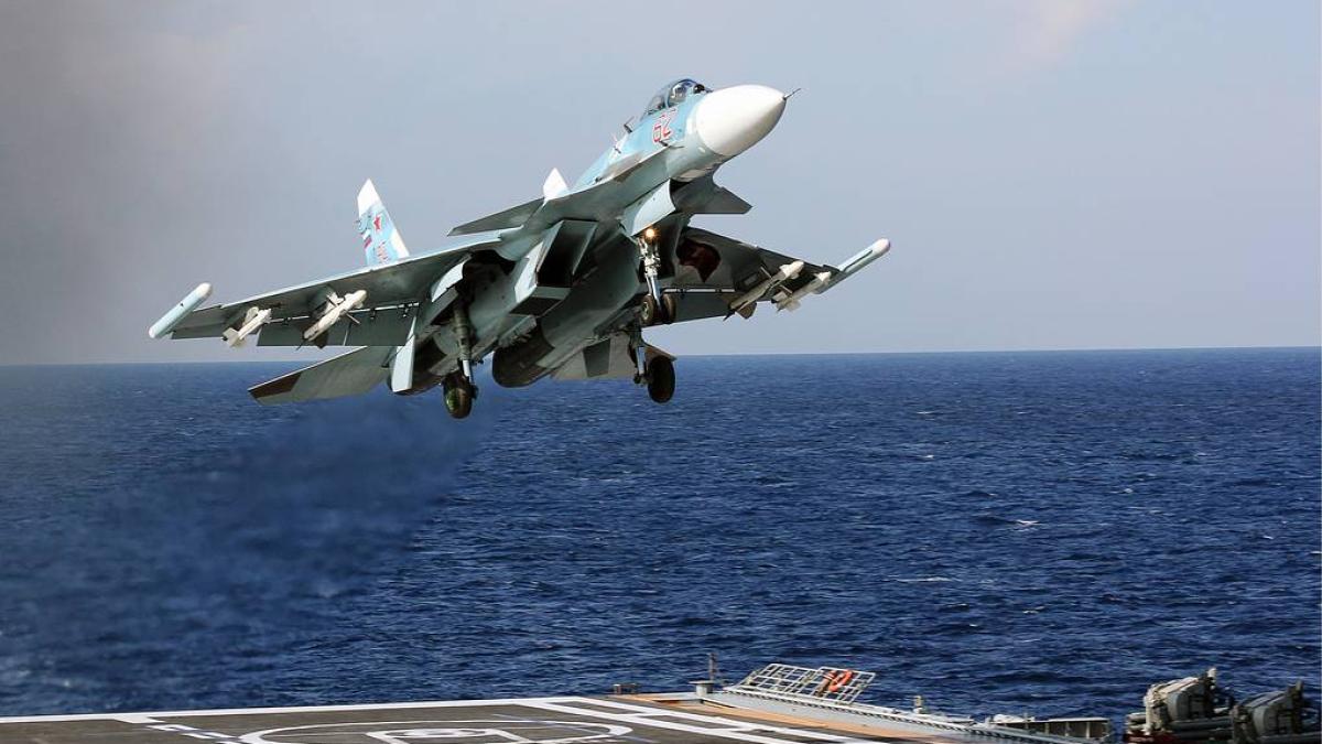 Mai știu piloții ruși să aterizeze pe portavioane? „Drama” navei Amiral Kuznețov lasă locuri libere în cabinele de pilotaj ale MiG-29K și Su-33