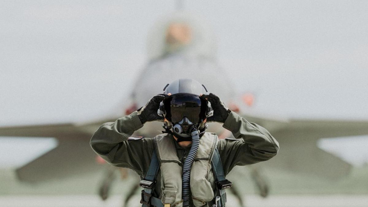 De ce pariul României că Patriot și F-16 ne vor asigura „biletul” către Ucraina e pierzător. Exemplul unui mic stat european care ne-a luat fața