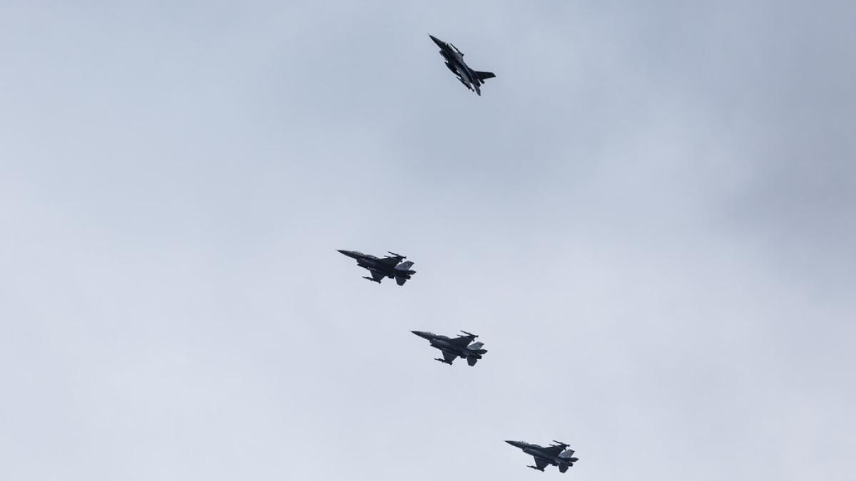 f_16_polonia_85576700