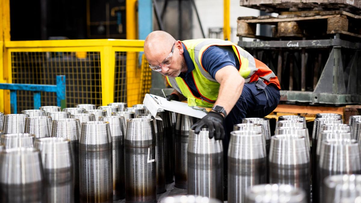 munitions_shell_visual_inspection-proiectile-de-artilerie-obuze_78798700