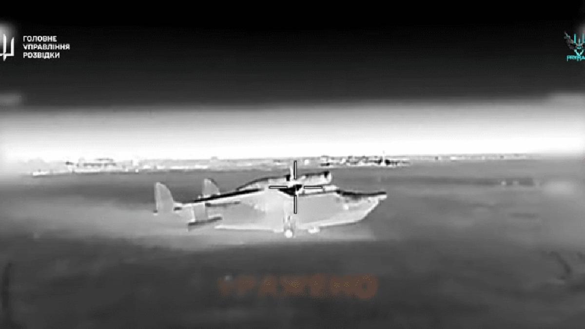 Atac fără precedent în Crimeea (FOTO/VIDEO): Unitățile de forţe pentru operaţii speciale ucrainene au distrus pentru prima dată aeronave rusești Be-12 Chayka