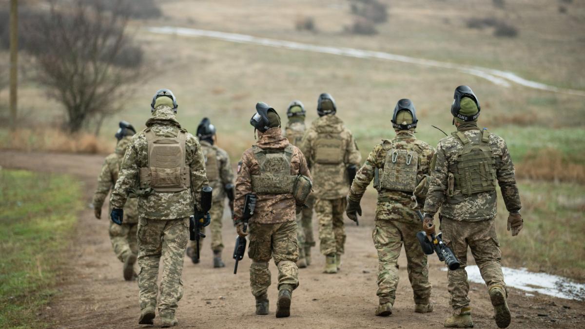 armata-ucraineana-militar-ucrainean-militari-ucraineni_90973500