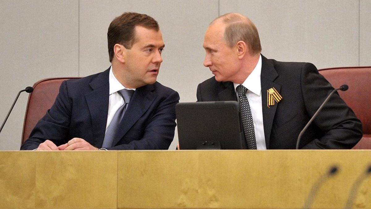 medvedev-putin_46840100