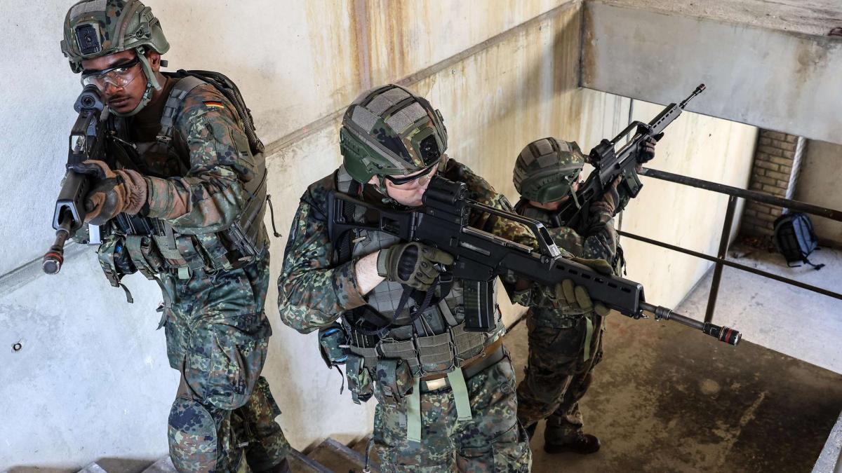 militari-germani-se-antreneazaprc-ccprc-86-la-poligonul-de-antrenament-militar-bundeswehr_53011800