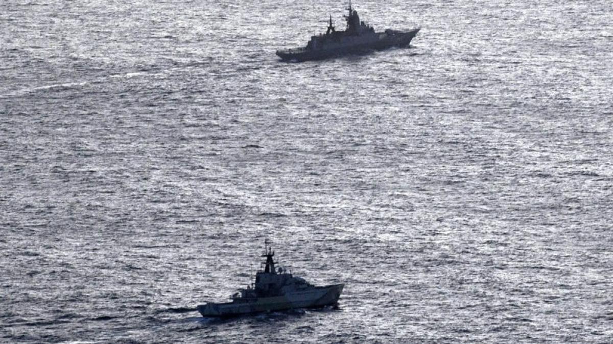 nava_rusa_rfn-stoikiy_navigand_langa_costele_britanice_45994000