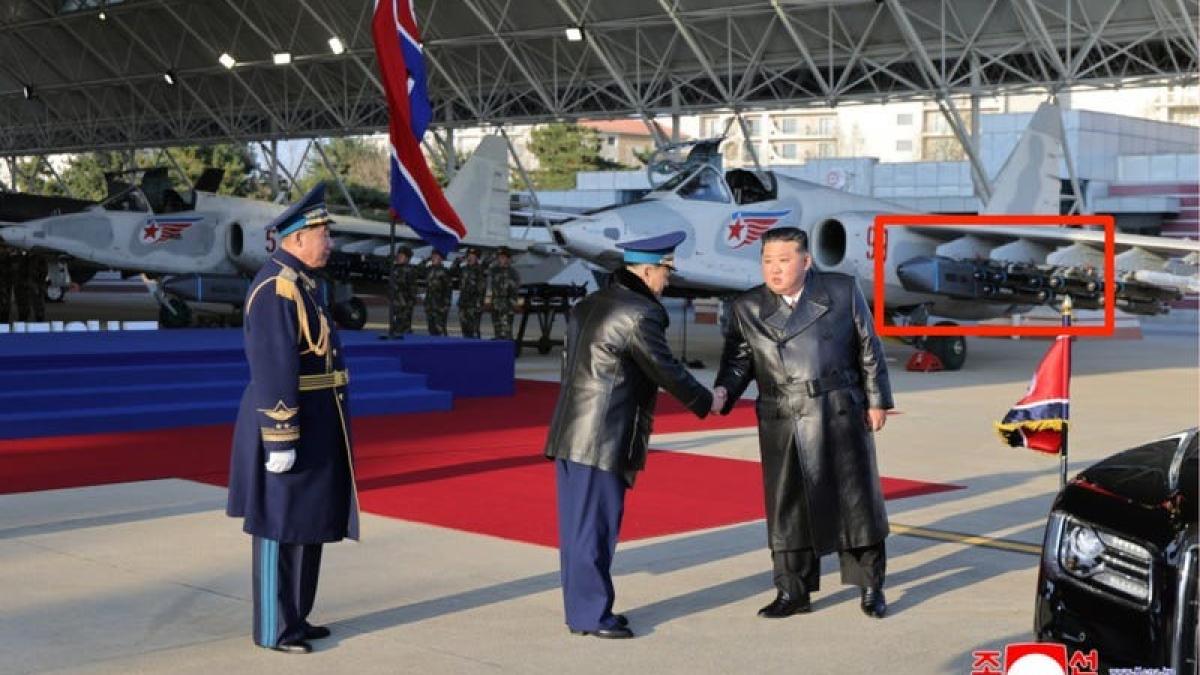 su-25-apartinand-coreei-de-nord-echipat-cu-o-copie-a-rachetei-taurus_02614700