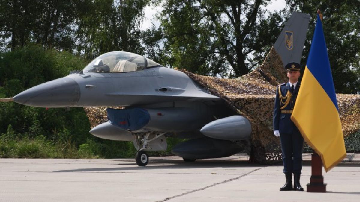 Ucraina nu mai irosește rachete de milioane de dolari pe drone. Arma „low-cost” montată surprinzător pe avioanele F-16 (FOTO)