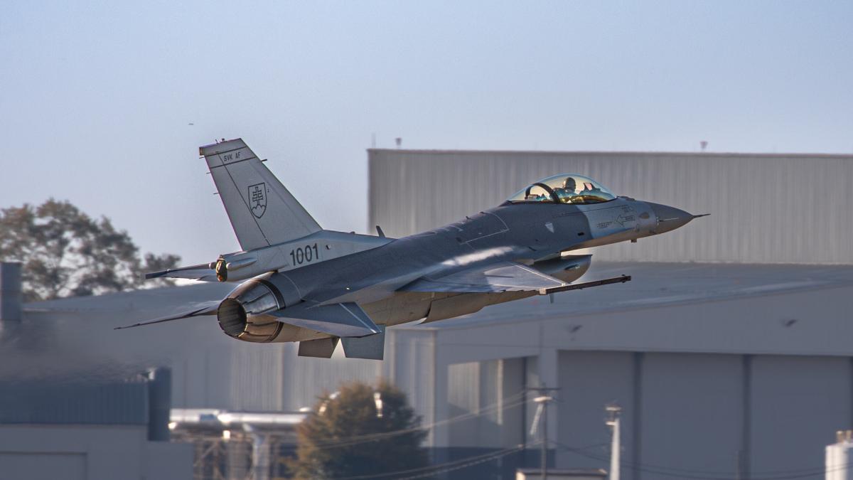 lockheed_martin_slovakia_f_16_block_70_53551900