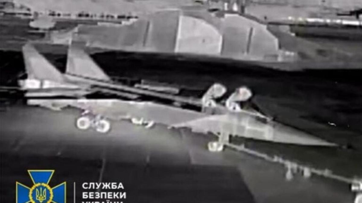 avion_mig-32_distrus-de-ucraineni-in-crimeea_57123500