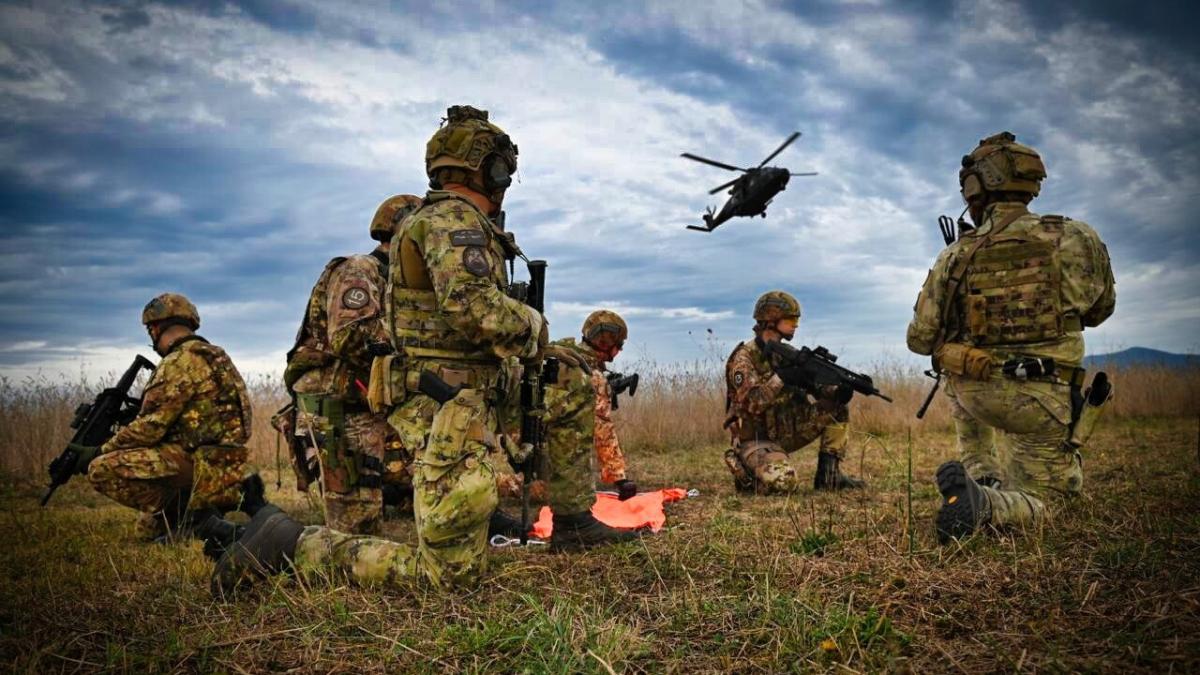 NATO „departe de a fi în criză”: Comandantul forțelor aliate temperează retorica privind interesul SUA pentru Groenlanda