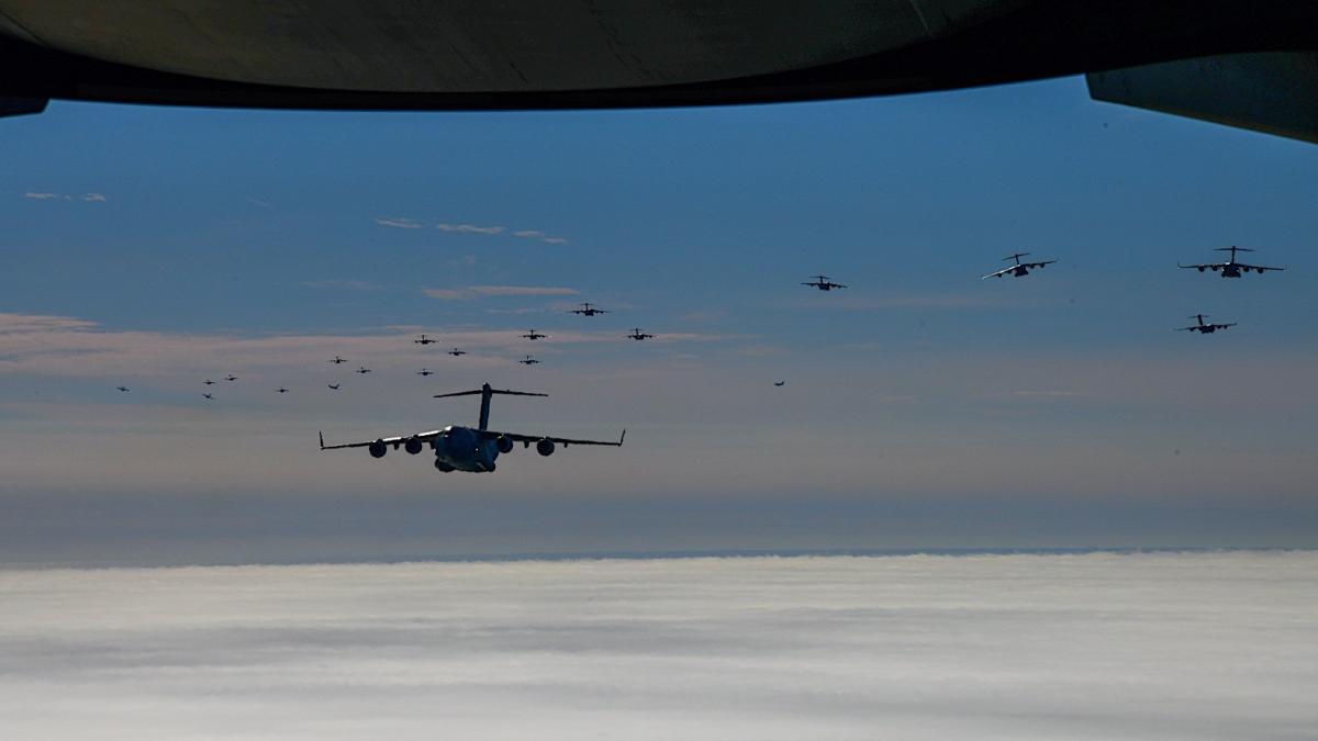 24-de-avioane_c-17-globemasters_02650400
