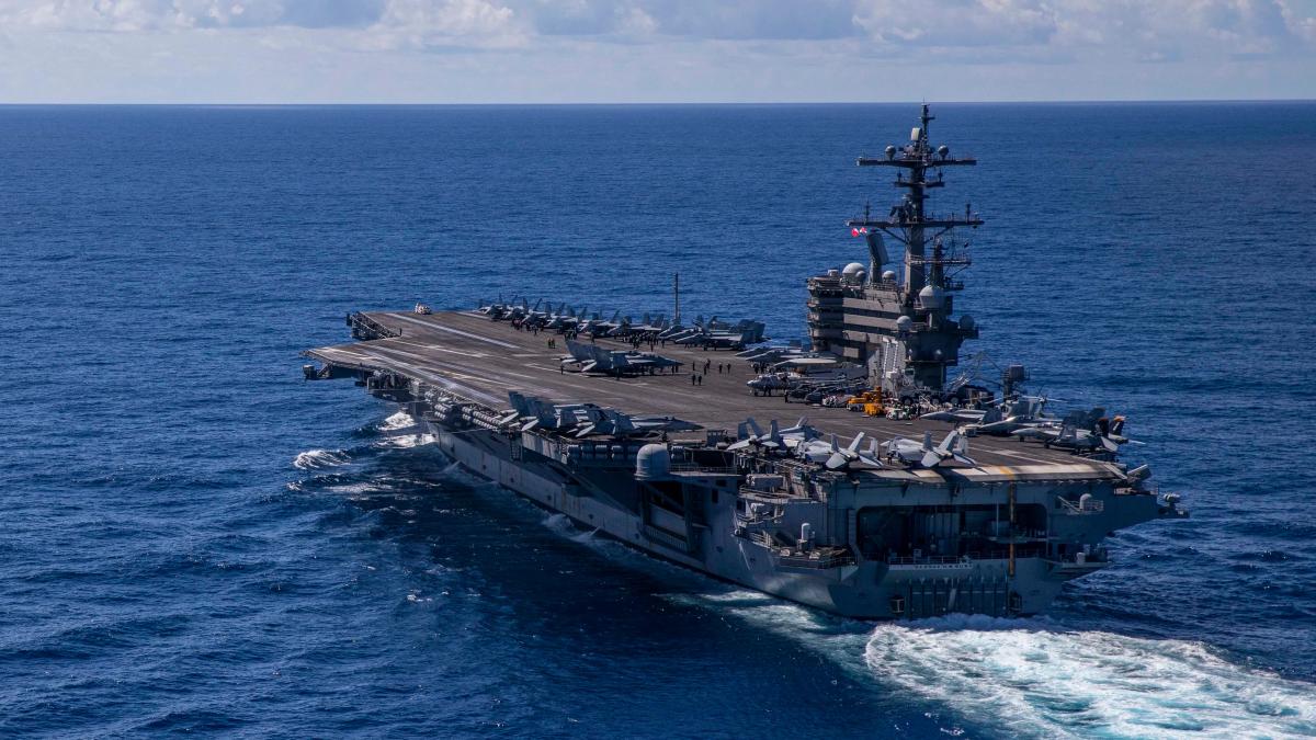 Portavionul USS George HW Bush (CVN-77) din clasa Nimitz