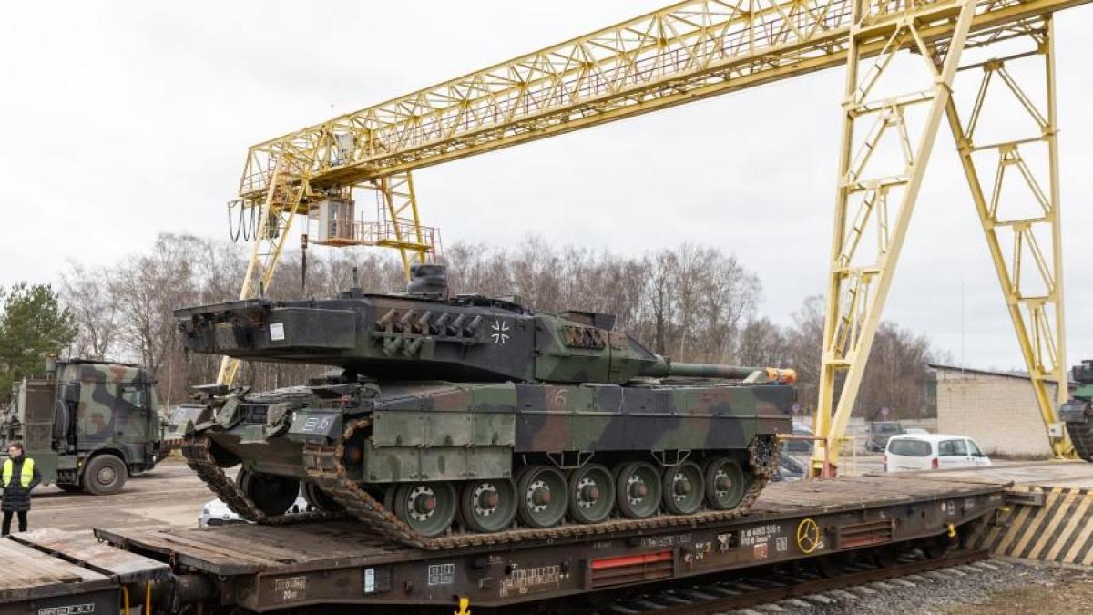 tanc-leopard-transport-feroviar-catre-lituania