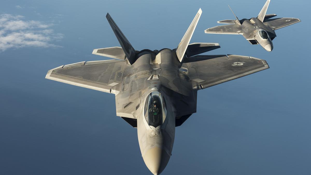 SUA trimit 12 avioane F-22 Raptor de la o bază din Marea Britanie în Orientul Mijlociu, pe fondul escaladării tensiunilor cu Iranul