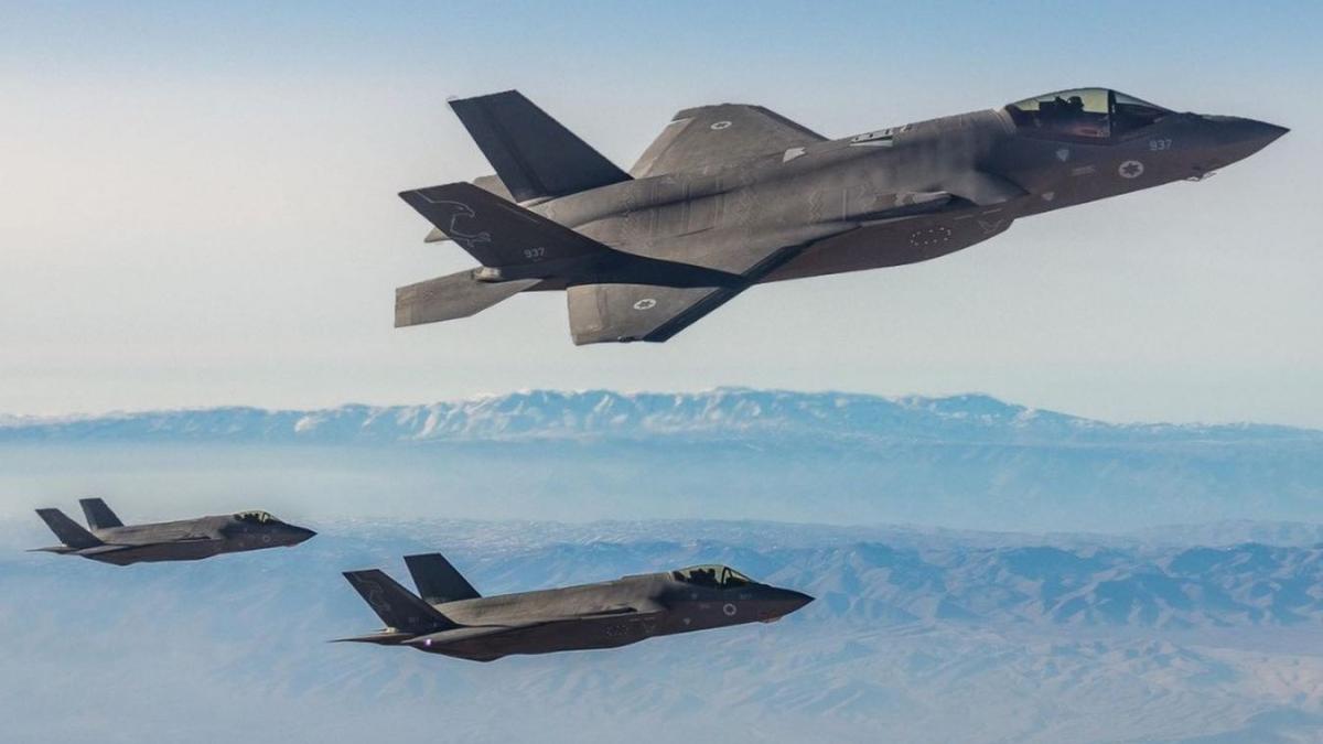 Israelul susține că a distrus avionul liderului suprem al Iranului