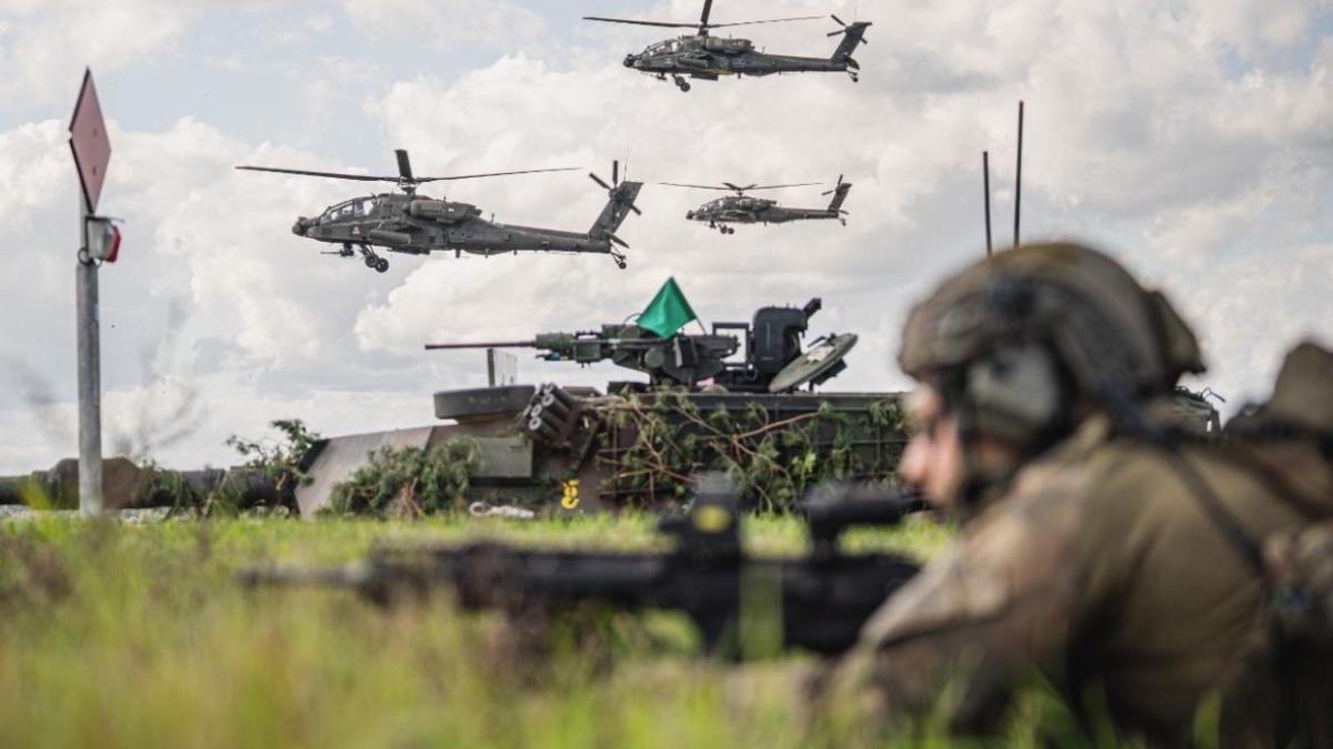 ”Armata” de 96 de elicoptere AH-64 Apache ale Poloniei va face mentenanța acasă. De ce sunt capabili ucigașii de tancuri