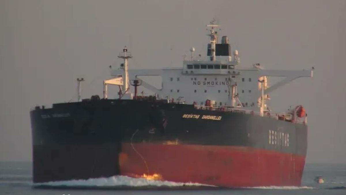”Embargoul”ucrainean este necruțător: Un alt petrolier cu țiței rusesc a fost lovit în Marea Neagră 