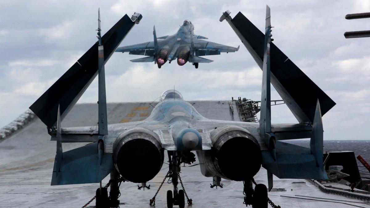 Adio, proiecție de forță pe mare: Rusia retrage definitiv avioanele de pe singurul său portavion pentru a apăra Arctica de pe uscat