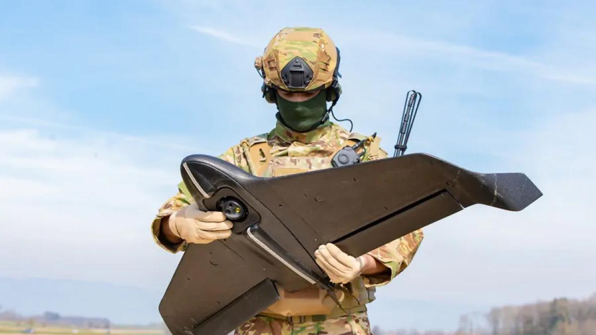 militar-francez-operator-de-drone