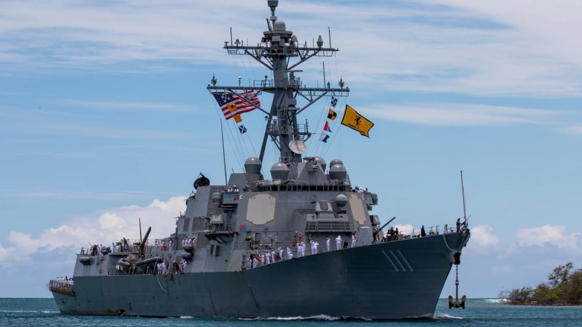 USS Spruance a scris istorie în Golful Oman: Primul distrugător american care deschide focul asupra unei nave inamice în ultimii 38 de ani