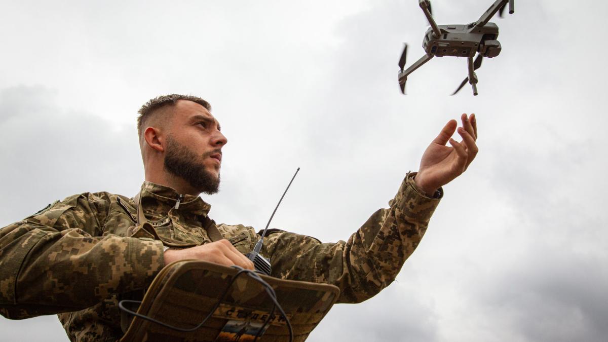militar-ucrainean-operator-de-drone
