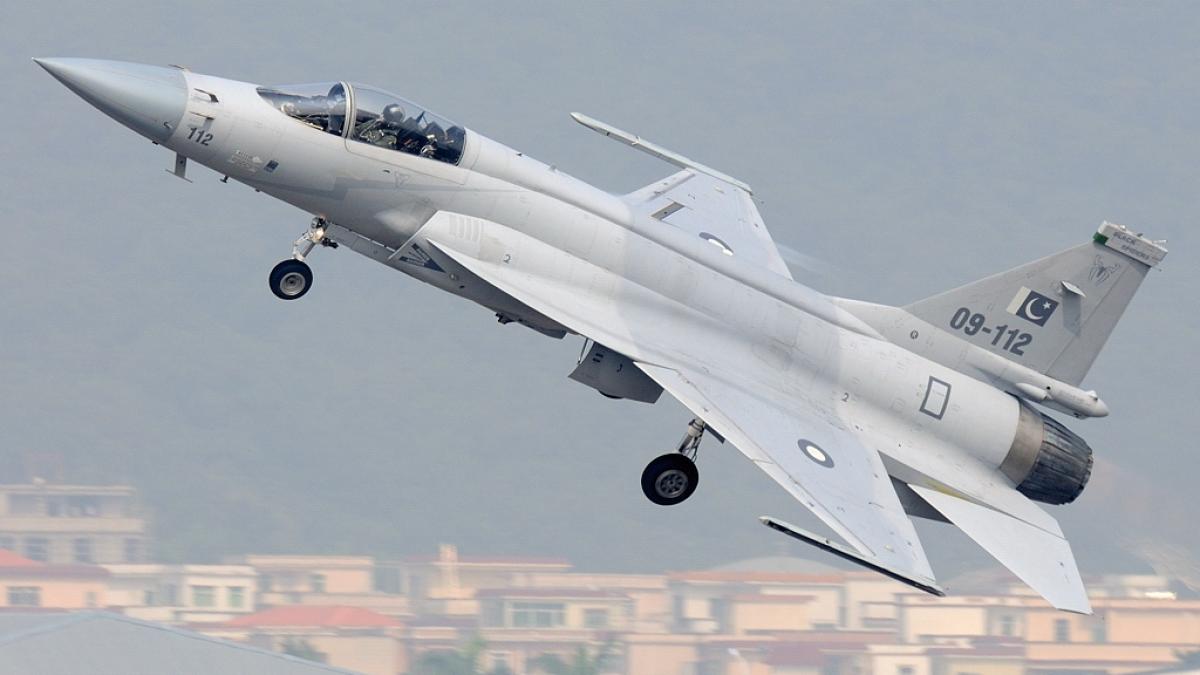 Pakistan_Air_Force_Chengdu_JF-17_Gu