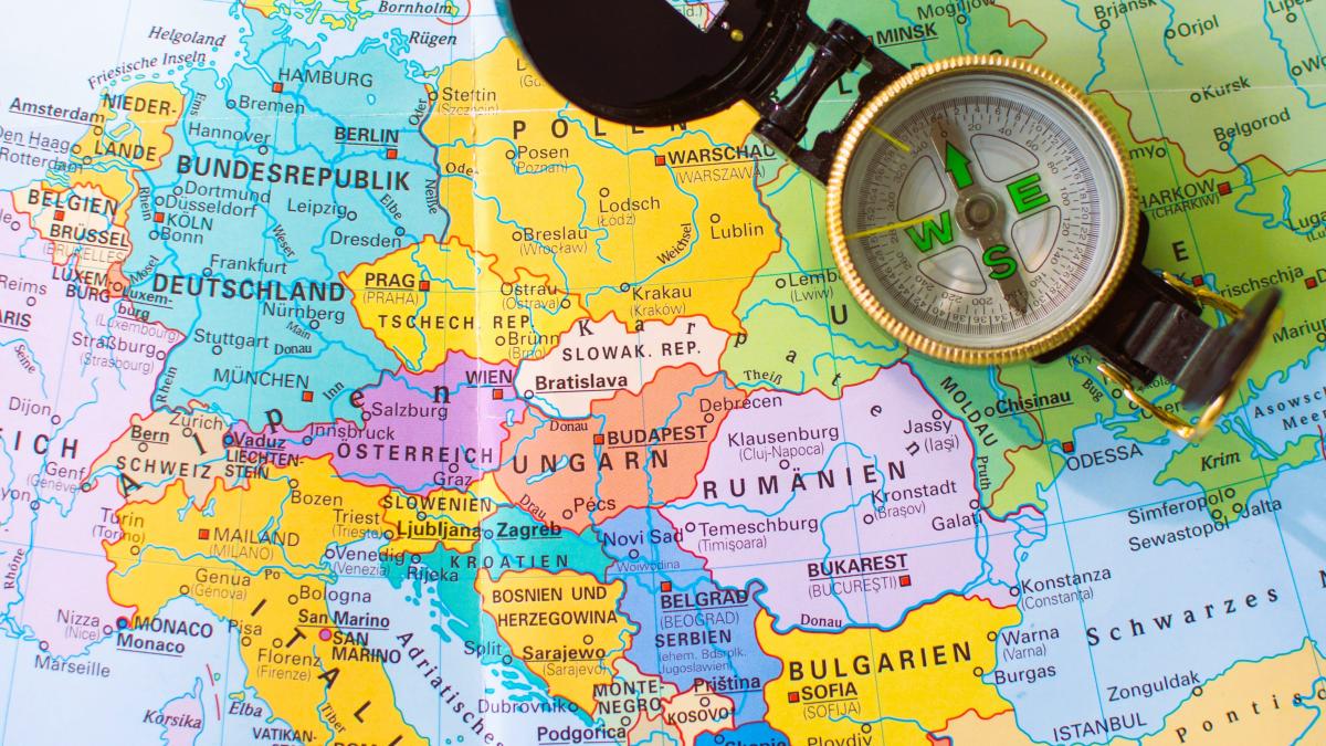 Harta europei Germania pexels-aliaksei-lepik-17955398