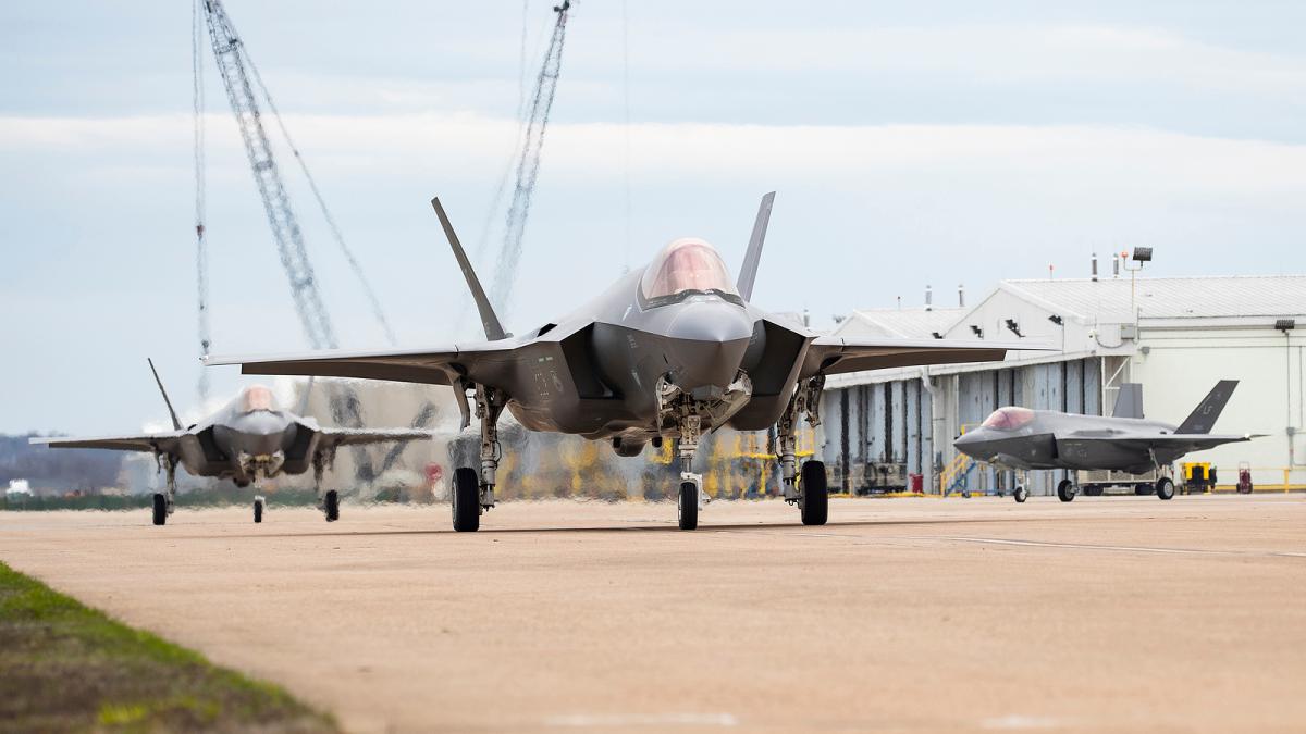 Nici nu au primit bine primele F-35 că anunță suplimentarea: Polonia și-a trasat obiectivul de 10 escadrile de luptă. Câte are România