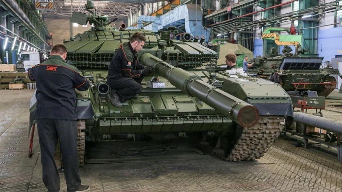Tancuri T-72 fără echipaj? Țara cu peste 3.700 de tancuri care vrea să transforme tancurile sovietice în drone terestre