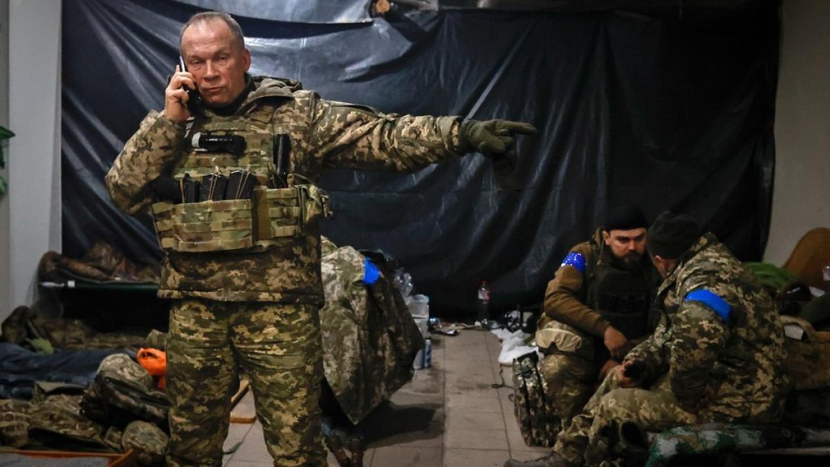 Gen. Sîrski, șeful Armatei Ucrainei, în vizită pe front la Kostiantinivka, oraș anunțat ca fiind „ocupat” de ruși de mai bine de o lună