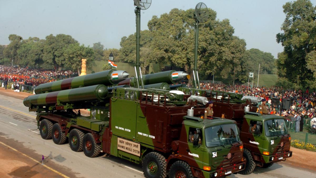 Brahmos_launcher_Republic_day