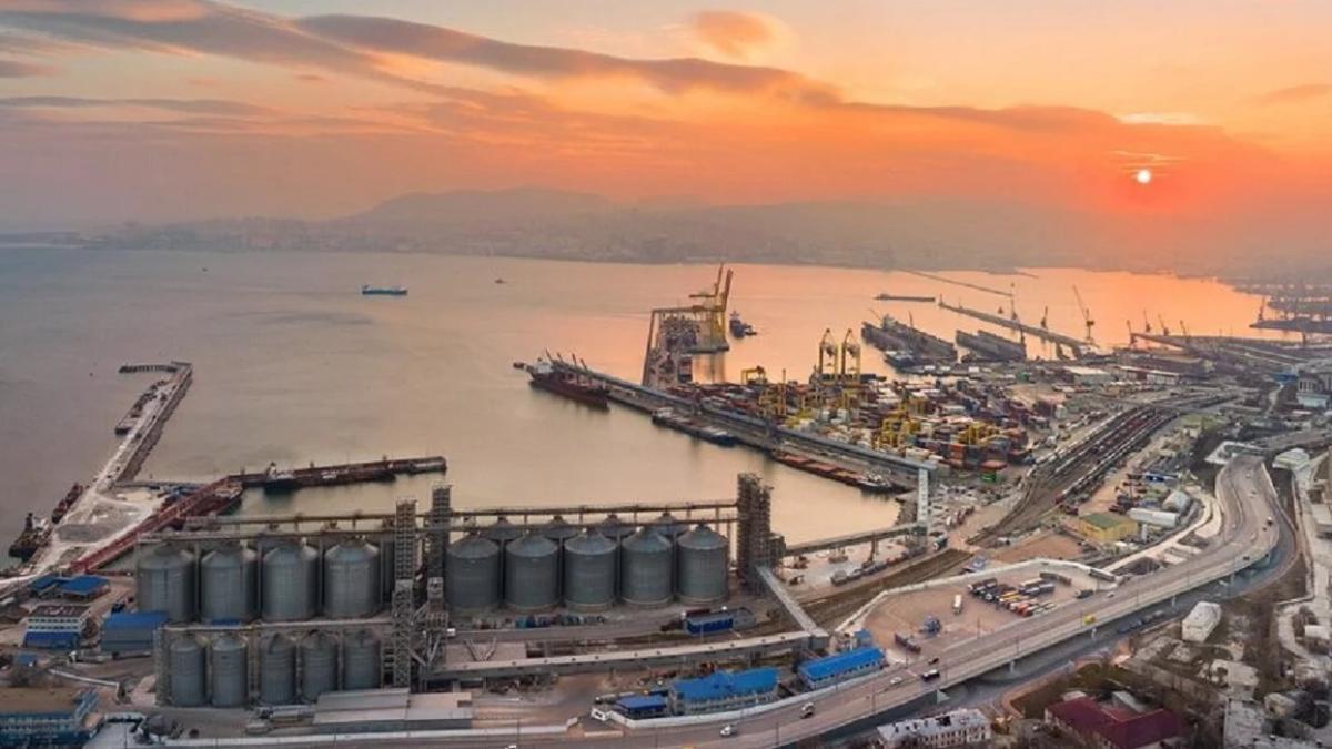 Terminalul petrolier de la Novorosiisk își suspendă operațiunile după atacurile ucrainene. Kazahstanul și România suportă unda de șoc a blocajului naval